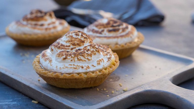 Image of the lemon curd tartlets
